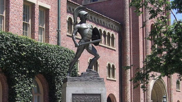 TOMMY.TROJAN.STATUE